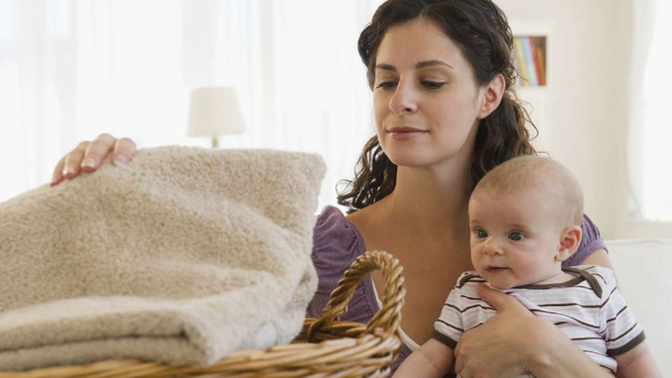 How much should a stay-at-home mom get if she divorces husband?