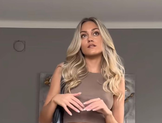 Which hairstyle is better for a (casual) night out look?