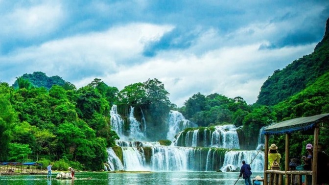 Which of these beautiful landscapes do you like more?