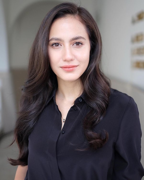 Which East Asian country has the most beautiful-looking women to you?