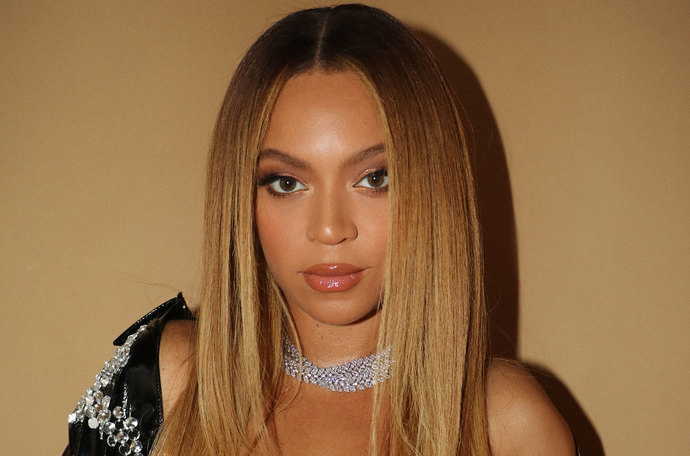 Which of these singers is the prettiest? (prettiest, not hottest or sexiest, not your favorite)?