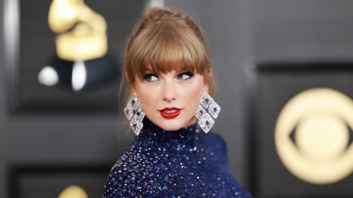 Which of these singers is the prettiest? (prettiest, not hottest or sexiest, not your favorite)?