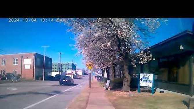 Should the driver of this ambulance driver get a turn signal violation ticket?