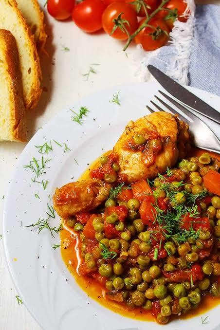 Chicken and Peas! In Turkey, thats how we roll!🐔🐔🐔