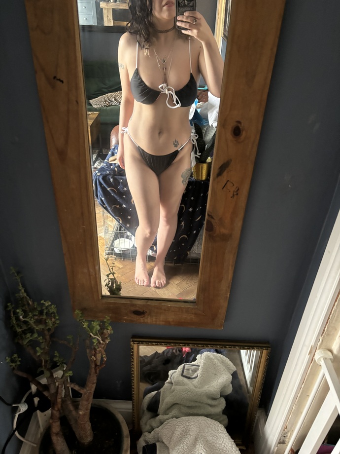 Which. Colour bikini is best?