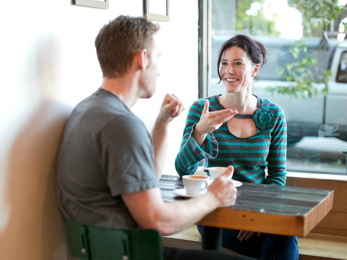 How to avoid a first date to feel like an interview?
