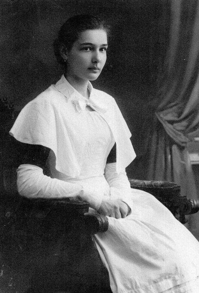 Why are very beautiful women rare before the 1930/40s? ?