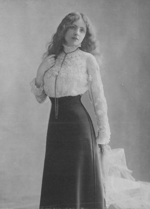 Why are very beautiful women rare before the 1930/40s? ?