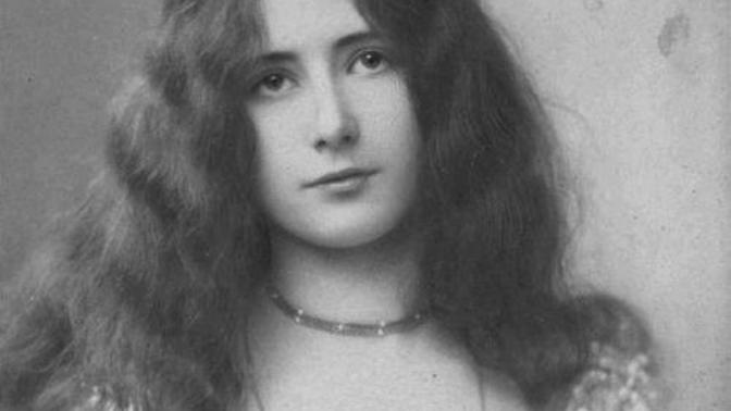 Why are very beautiful women rare before the 1930/40s? ?