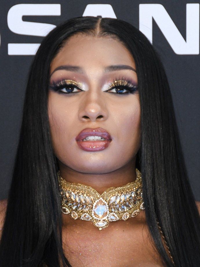 Which of these singers is the prettiest?