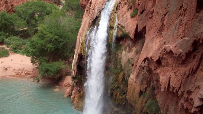 Which natural landscape is more beautiful?