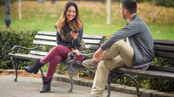Do/can men fall in love with women they barely know?