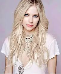 avril lavigne with brown or blonde hair?