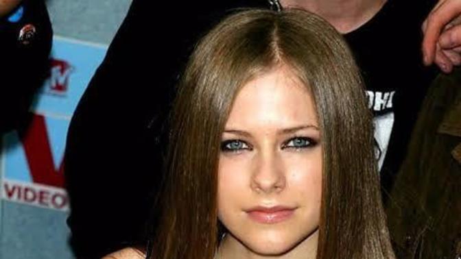 Avril lavigne with brown or blonde hair?
