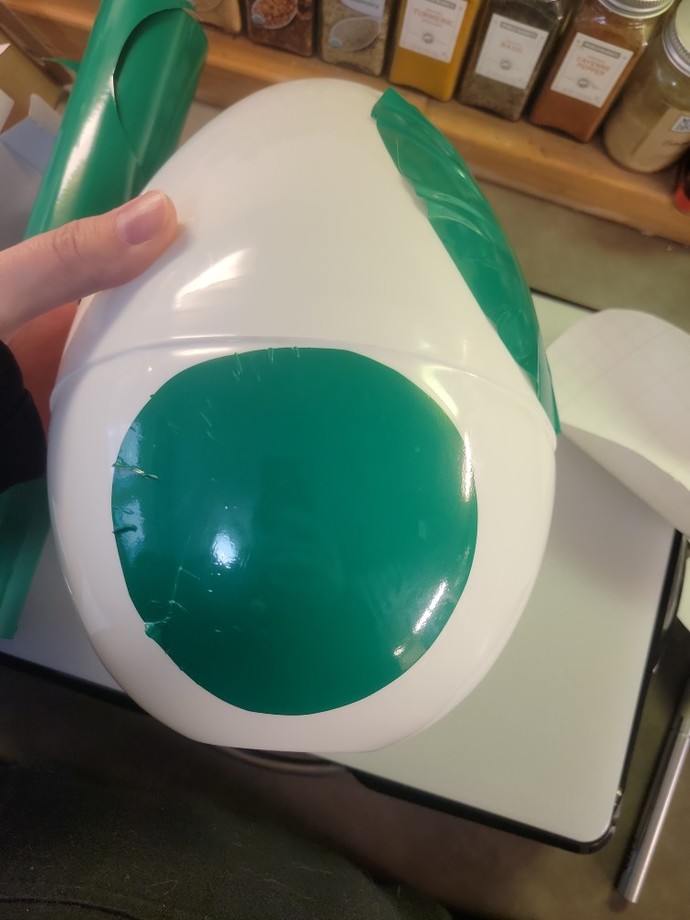 How do I apply a large vinyl round to a large plastic egg, without creases?