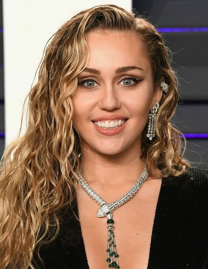 Which of these singers is the prettiest III?