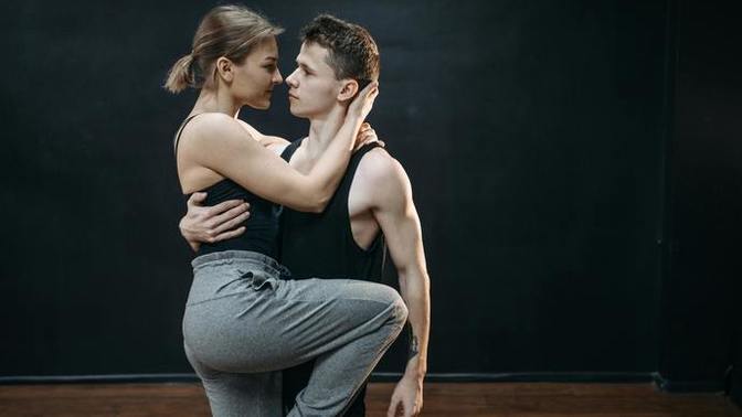 My girlfriend likes to dance and she goes to lessons and classes, but she started a friendship that makes me uncomfortable?