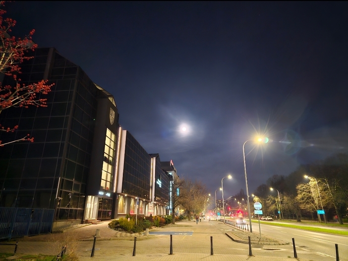  almost a full moon in Warsaw 