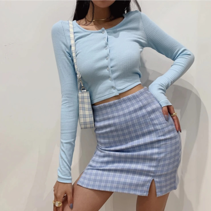 What are some good outfit ideas for a coffee date?