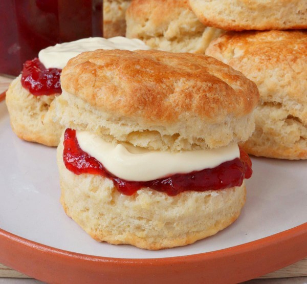Does one eat scones open or closed?