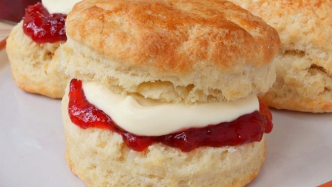 Does one eat scones open or closed?