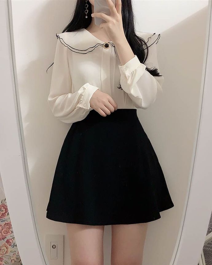 What to wear on an art exhibition?