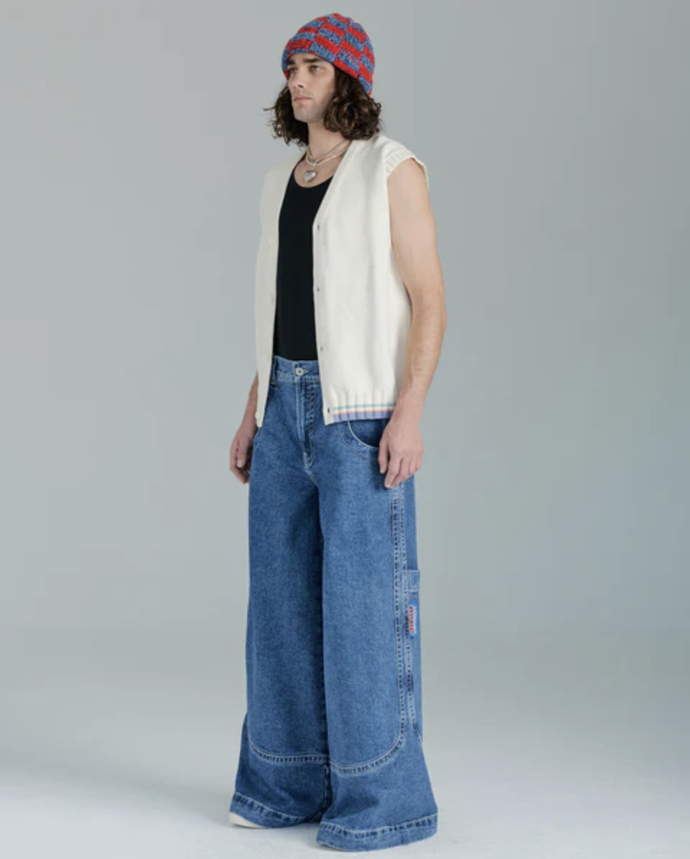 Kids who were going places in life typically did not wear JNCO jeans. Insane Clown Posse “Juggalo” energy through the roof😂