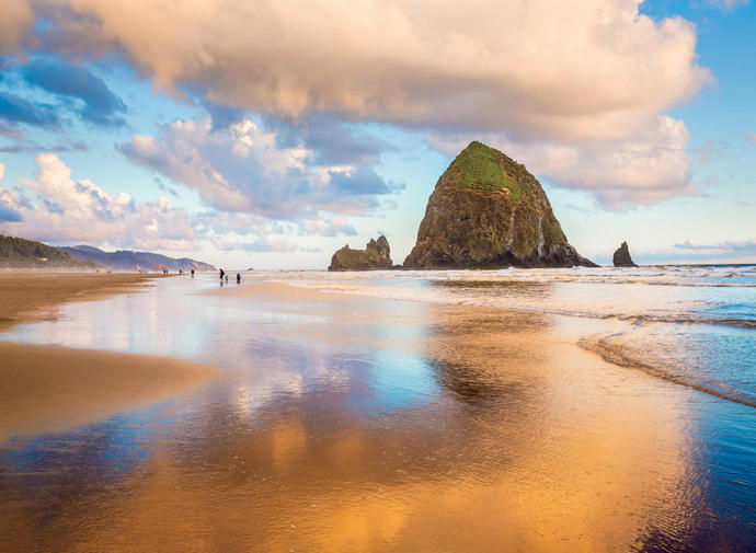 Which photo looks like the cooler place to visit ?