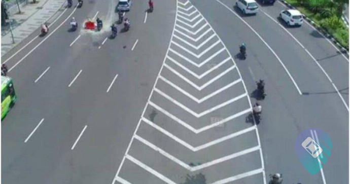 Why are road lines in the UK crooked or zigzagged?