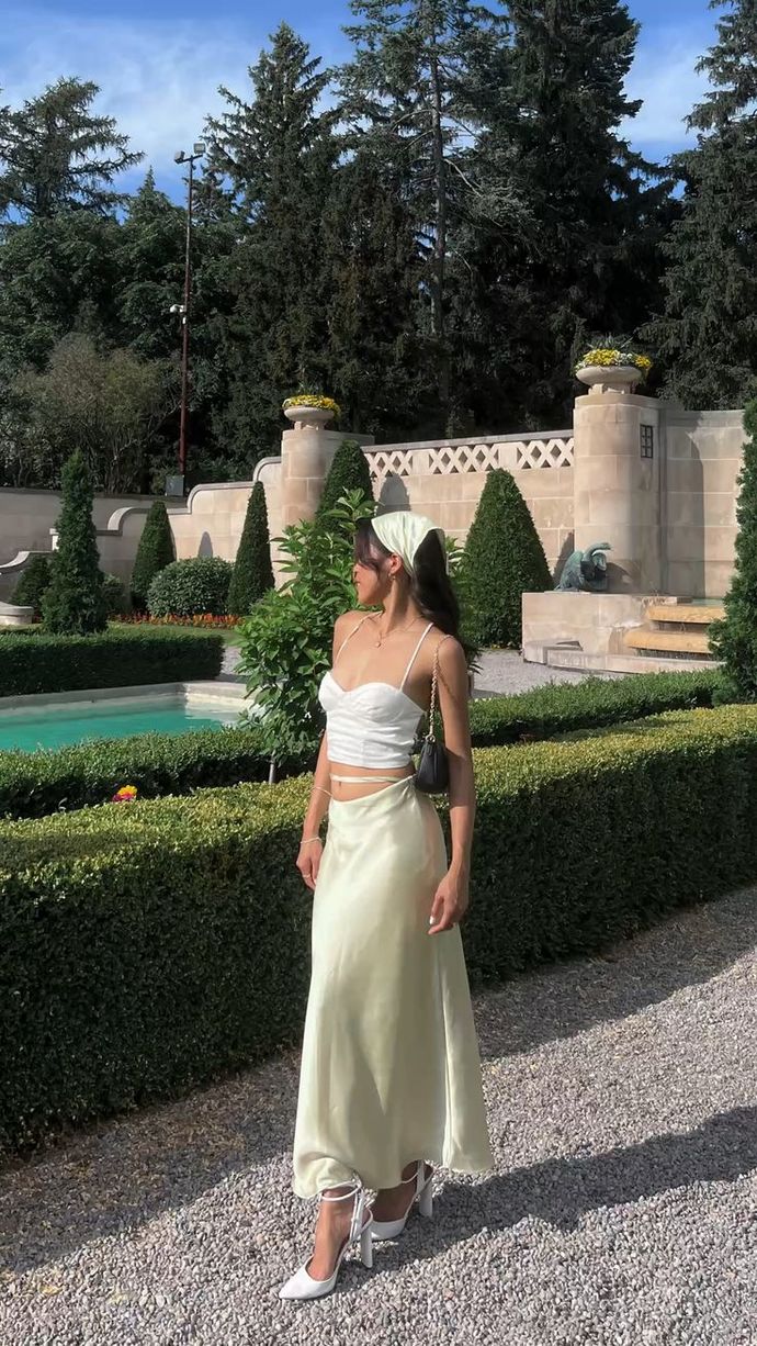 How would you choose your attire for a vacation in a Mediterranean destination?