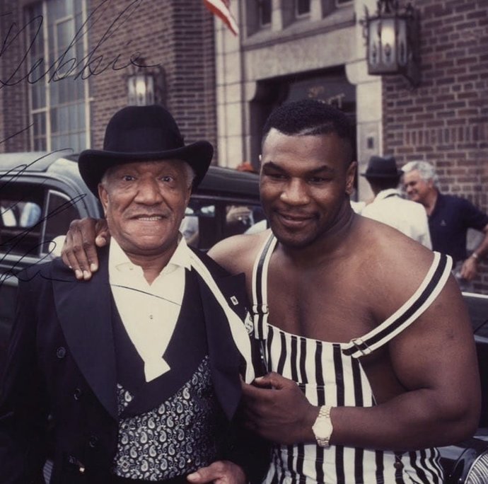 Which celebrity with Mike Tyson the best picture or legendary taken back in the day?