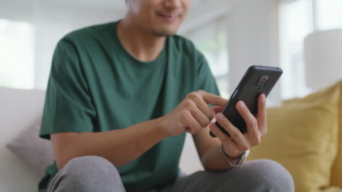 Boyfriend still has dating apps on his phone after saying he deleted them?