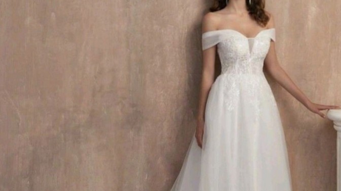 I know what I'm definitely going to wear on my wedding day, do you like it?