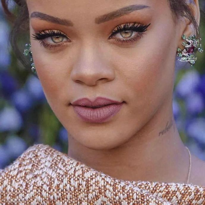Who has prettier eyes? Rihanna, Beyonce or Jessica White?
