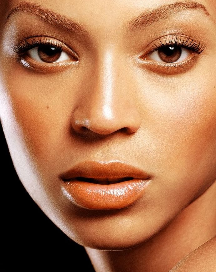 Who has prettier eyes? Rihanna, Beyonce or Jessica White?