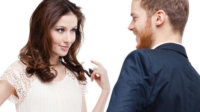Is it true that stunning girls don’t get approached?