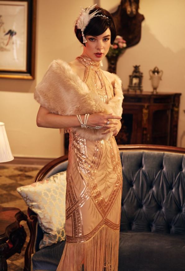 The 20s is back✨ which outfit would you wear for a vintage themed party?