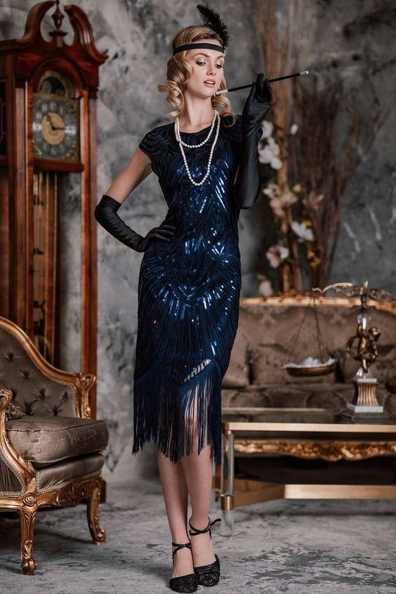 The 20s is back✨ which outfit would you wear for a vintage themed party?