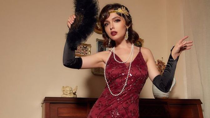 The 20's is back✨ which outfit would you wear for a vintage themed party?