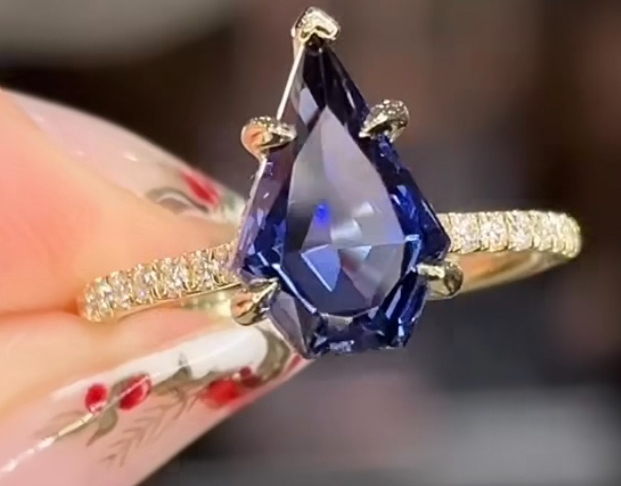 What does your dream engagement/ wedding ring look like?