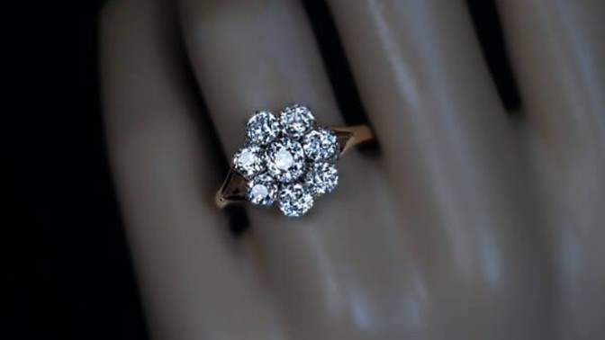 What does your dream engagement/ wedding ring look like?