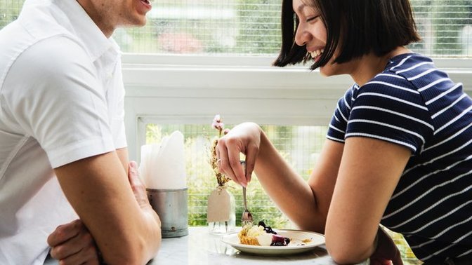 Advice on my date's behaviour, should I go for a third date?