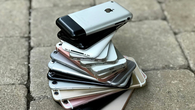 What is the oldest iphone still supported?