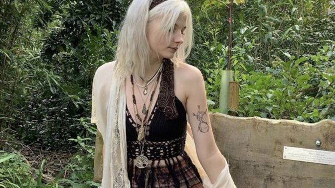 What outfit gives off the most boho vibes?