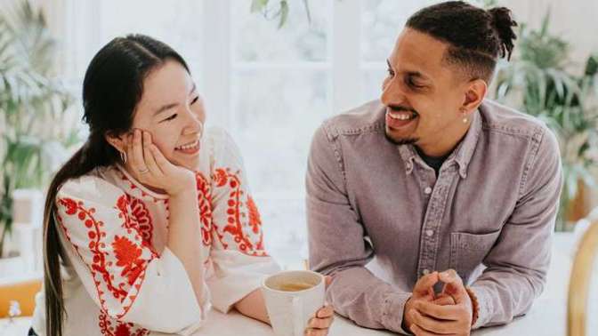 Will you get farther with a woman romantically by not capitalizing on her looks?