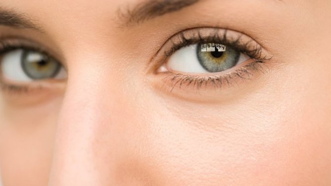 How can I compliment her eyes in a how to be mature?
