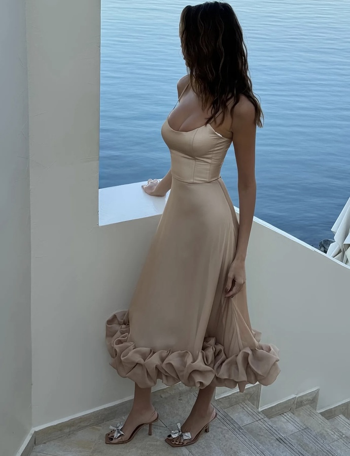 POV: You see your dream girl, on a summer evening, what’s she wearing?