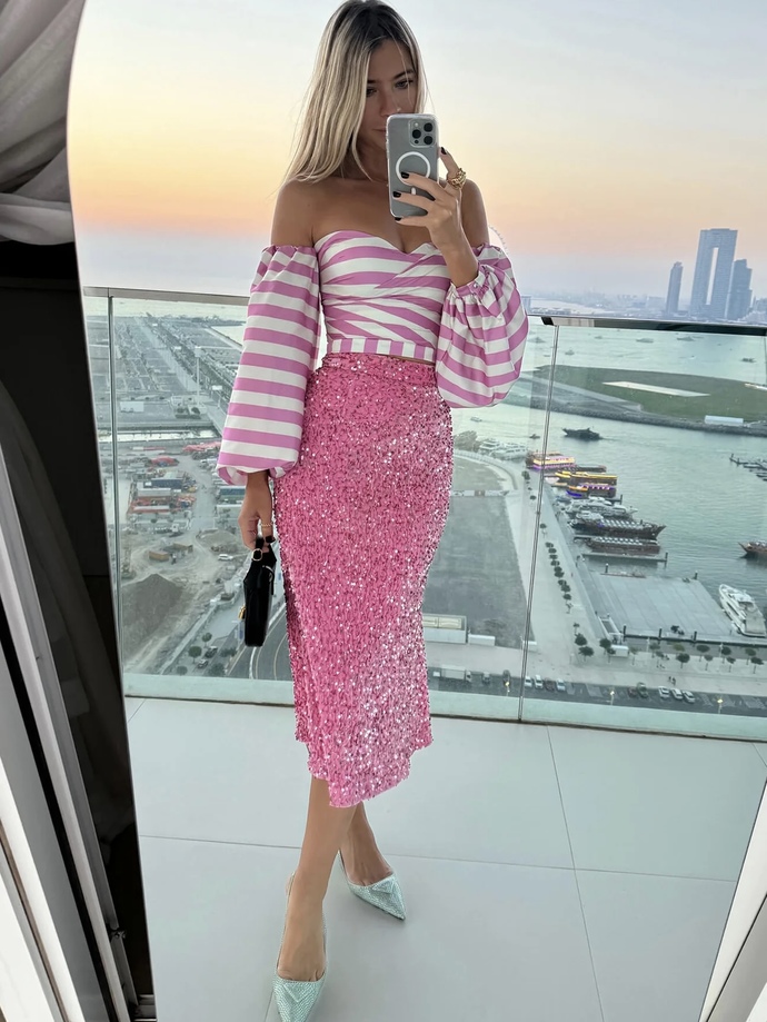 POV: You see your dream girl, on a summer evening, what’s she wearing?