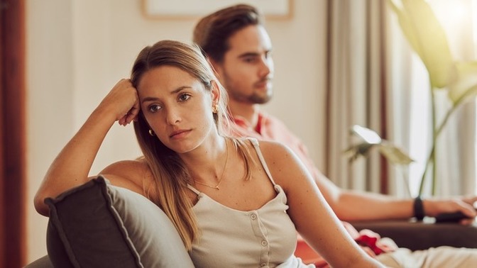 I just found out my almost 1.5 year boyfriend has a tinder account. It makes me upset. How to confront?