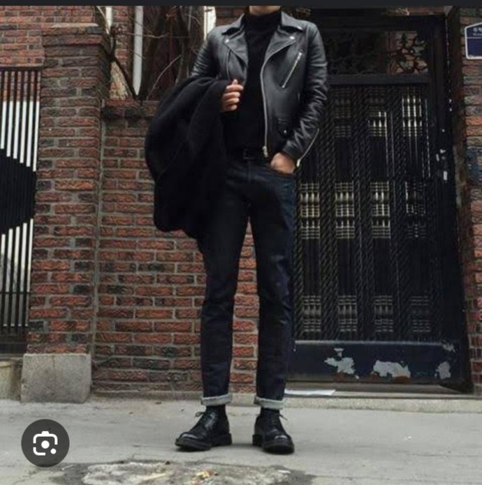Girls, what's your favourite outfit on a man?